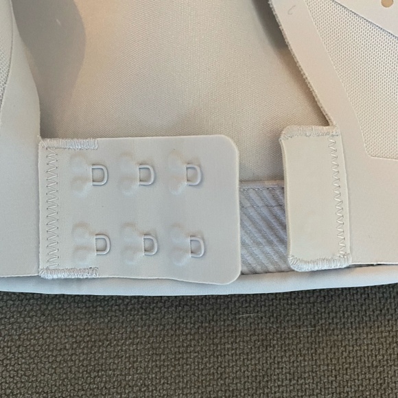 Athleta Phenomena High Impact Wireless Sports Bra Size 32 C - Picture 7 of 7